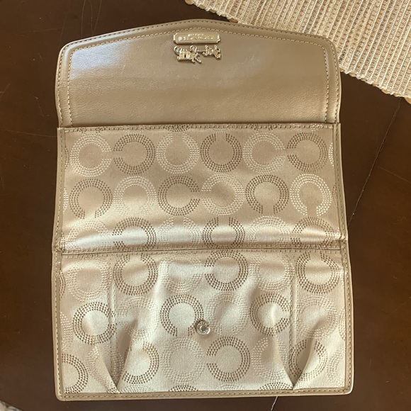 Coach dotted Op Art long wallet on chain EUC - Picture 7 of 14